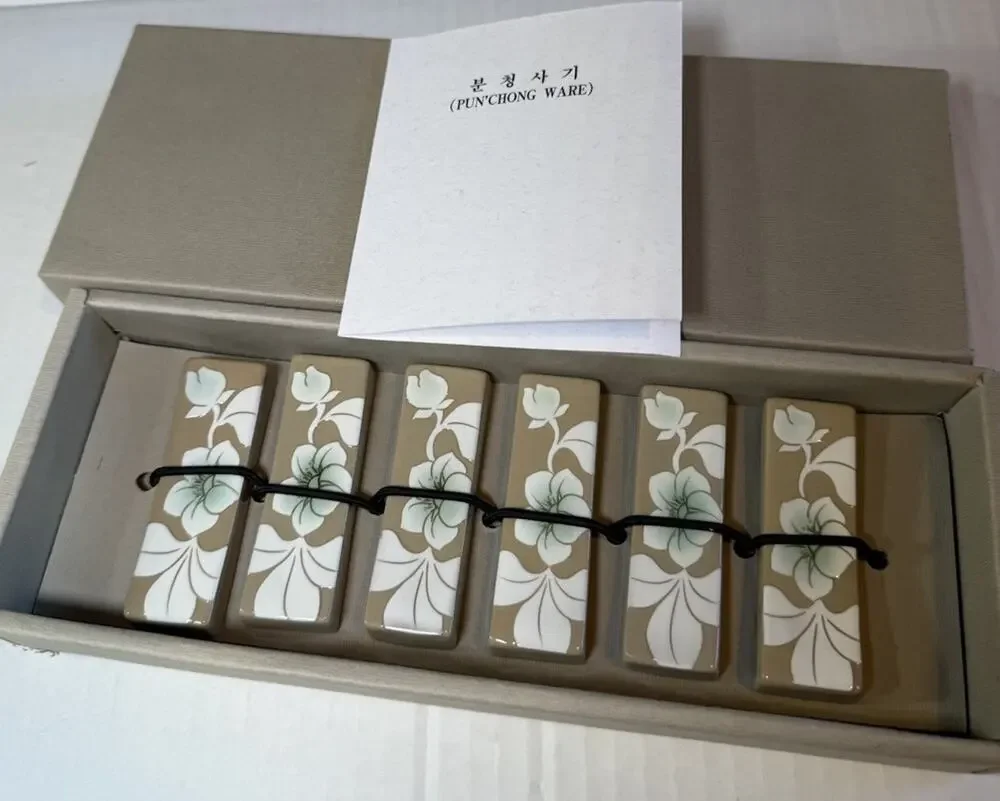 NEW Pun'Chong Korean Lotus Ceramic Porcelain Chopstick Rest Set Of 6 Tan Green